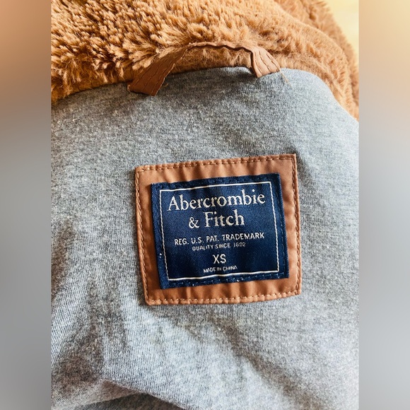Abercrombie & Fitch Faux Fur Puffet Jacket Size XS - Picture 3 of 3